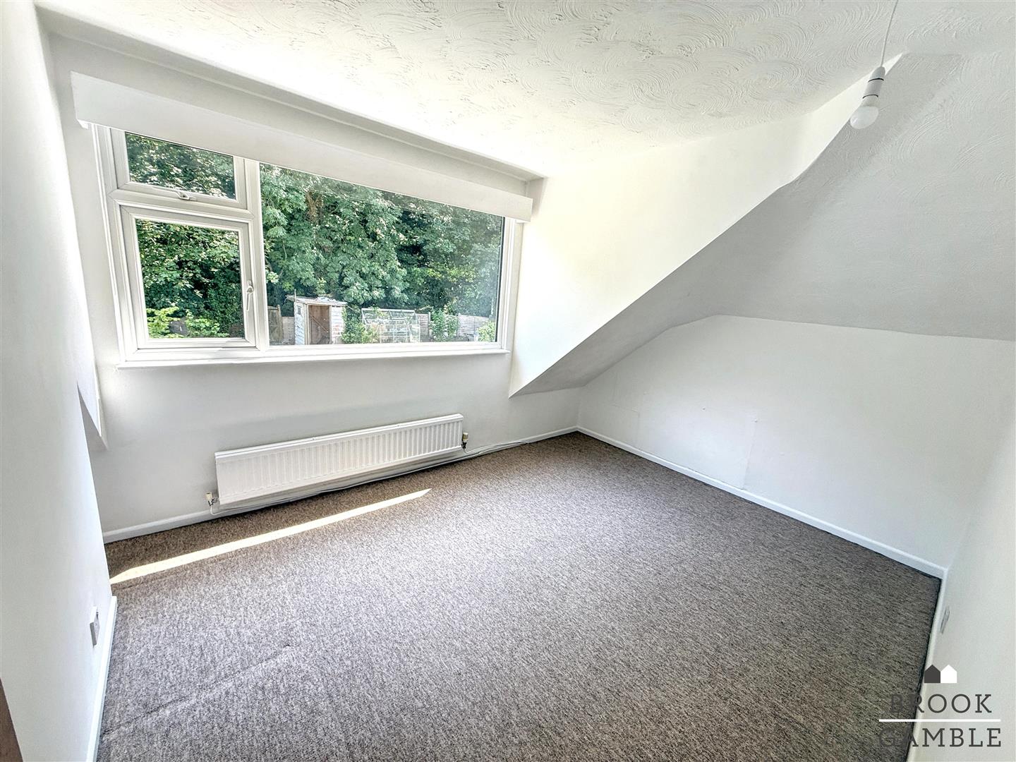4 Bedroom House. Cherry Garden Road in Eastbourne, 11